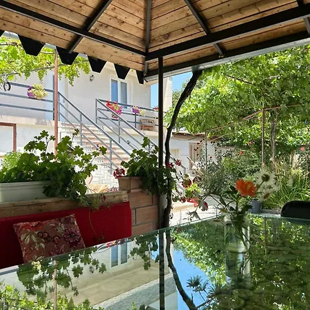 Vila Dervishaj بيت ضيافة *